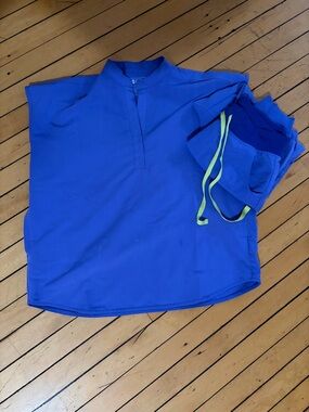 FIGS periwinkle Scrubs- top & Zamora jogger bottoms